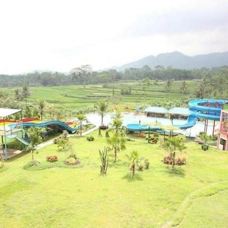 Green Valley Resort Purwokerto Exterior photo