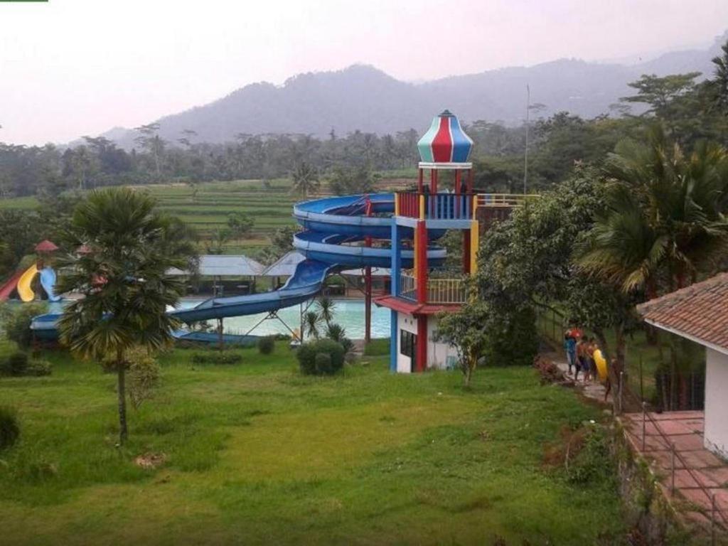 Green Valley Resort Purwokerto Exterior photo