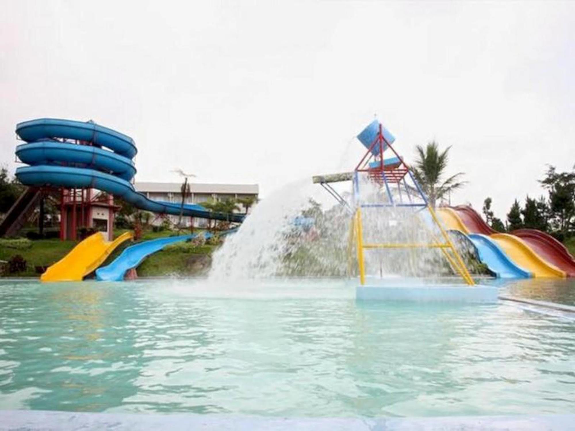 Green Valley Resort Purwokerto Exterior photo