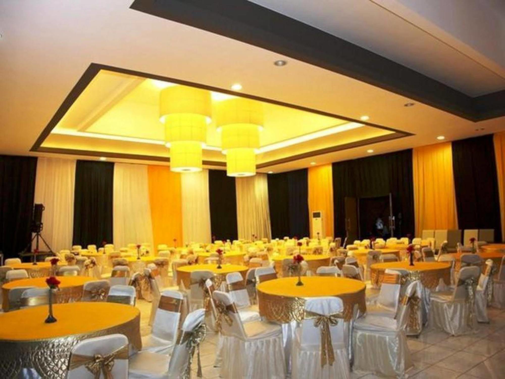 Green Valley Resort Purwokerto Exterior photo